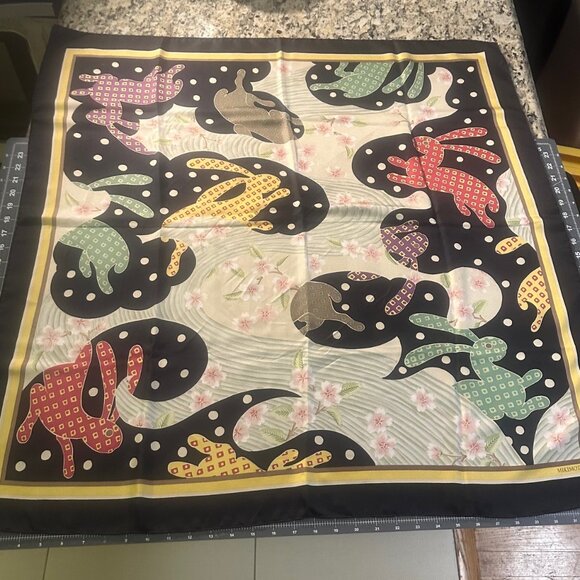 Mikimoto’s Stylish Rare “Usagi” design Highly collectable 100% Silk Scarf - Picture 1 of 11
